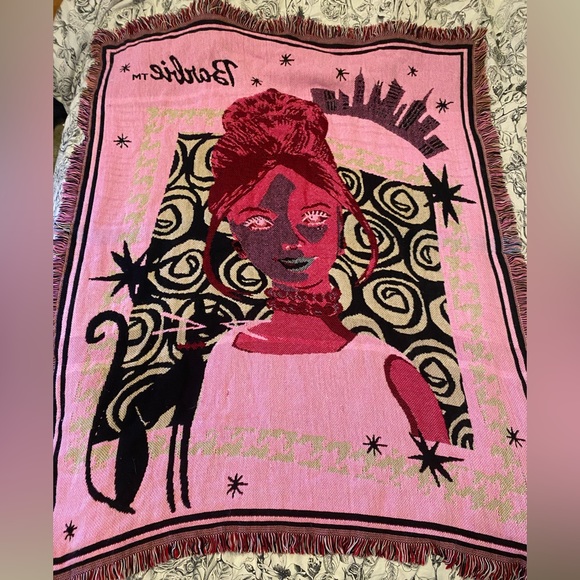 Barbie Throw Blanket - Picture 2 of 3